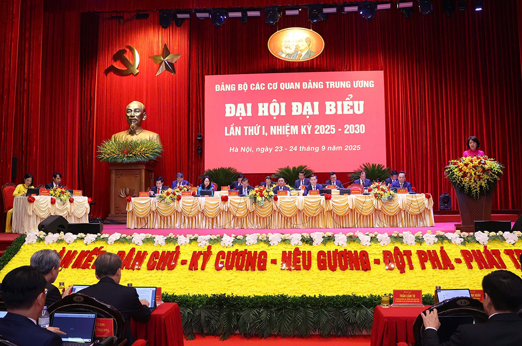 Các đồng chí Đoàn Chủ tịch điều hành Đại hội