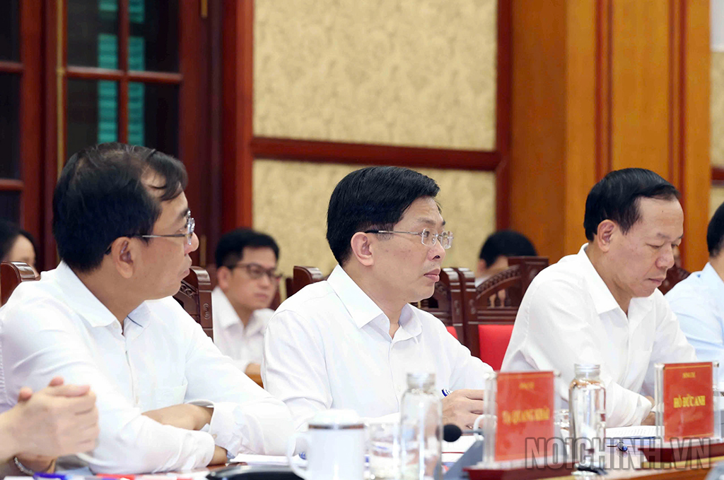 Các đại biểu tham dự Cuộc họp