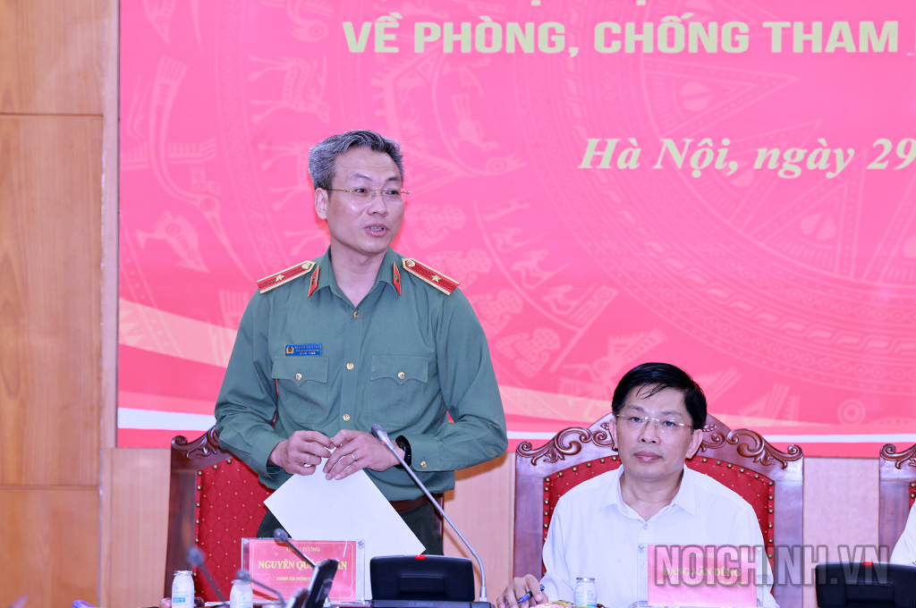 Đồng chí Thiếu tướng  Nguyễn Quốc Toản, Chánh Văn phòng Bộ Công an trả lời các câu hỏi của phóng viên (ảnh Đặng Phước)