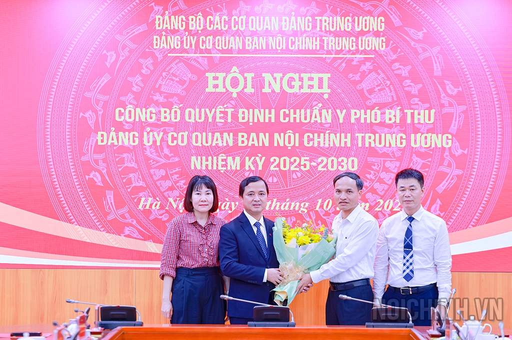 Chi bộ Văn phòng Ban Nội chính Trung ương chúc mừng