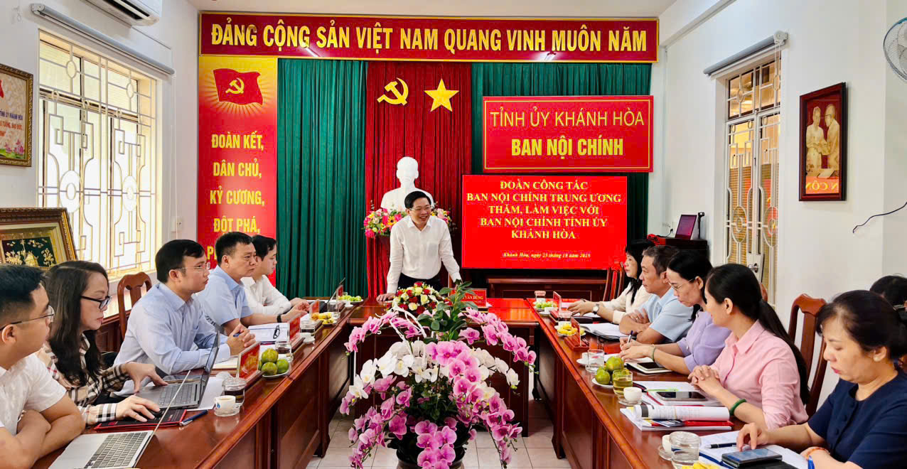 Toàn cảnh buổi làm việc