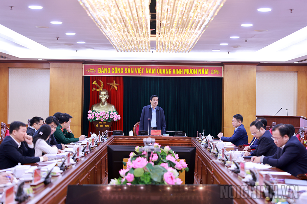 Đồng chí Bùi Văn Nghiêm, Ủy viên Trung ương Đảng, Phó Trưởng Ban Nội chính Trung ương phát biểu kết luận tại Hội nghị