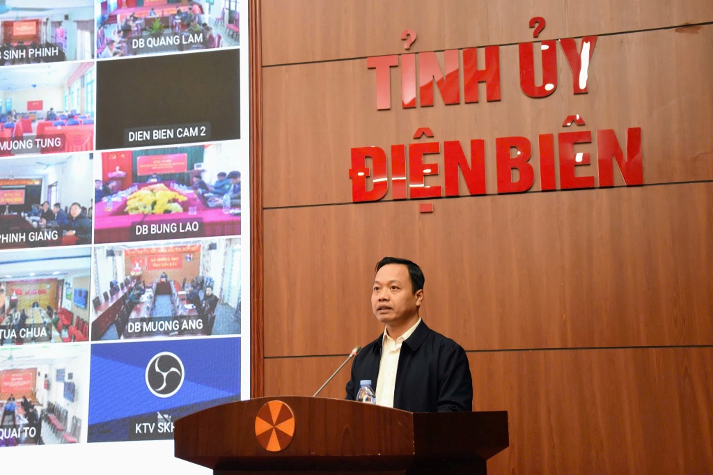 Đồng chí Trần Tiến Dũng, Bí thư Tỉnh ủy, Trưởng Ban Chỉ đạo phòng, chống tham nhũng, lãng phí, tiêu cực tỉnh phát biểu tại Phiên họp