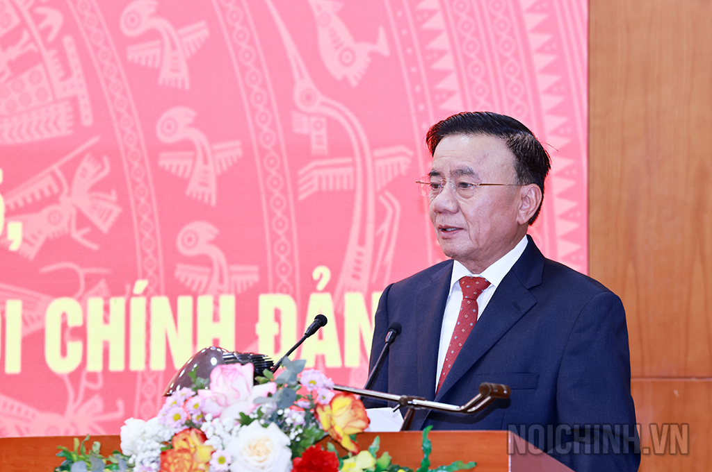 Đồng chí Trần Cẩm Tú, Ủy viên Bộ Chính trị, Thường trực Ban Bí thư phát biểu chỉ đạo Hội nghị