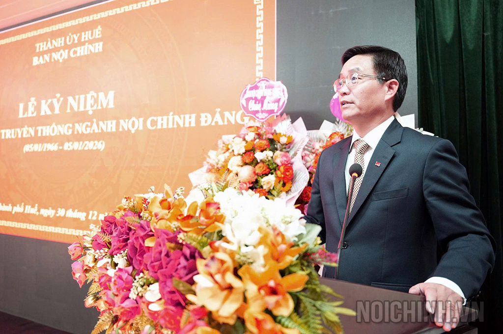 Đồng chí Nguyễn Đình Trung, Ủy viên Trung ương Đảng, Bí thư Thành ủy phát biểu tại buổi Lễ