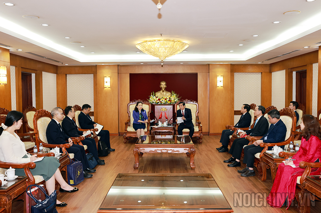 Quang cảnh buổi làm việc