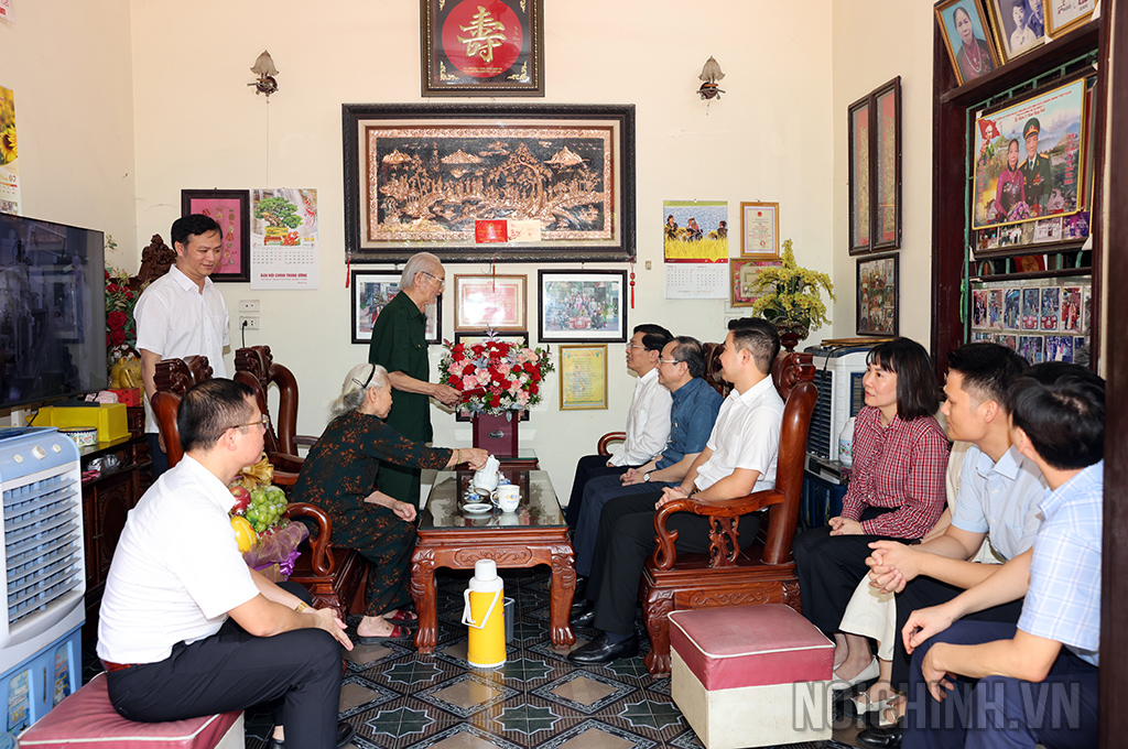 Quang cảnh buổi thăm hỏi
