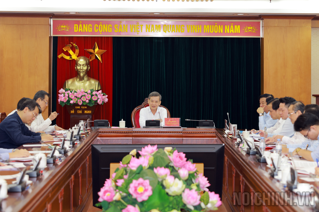 Đồng chí Lê Minh Trí, Ủy viên Bộ Chính trị, Bí thư Trung ương Đảng, Trưởng Ban Nội chính Trung ương phát biểu tại buổi gặp mặt
