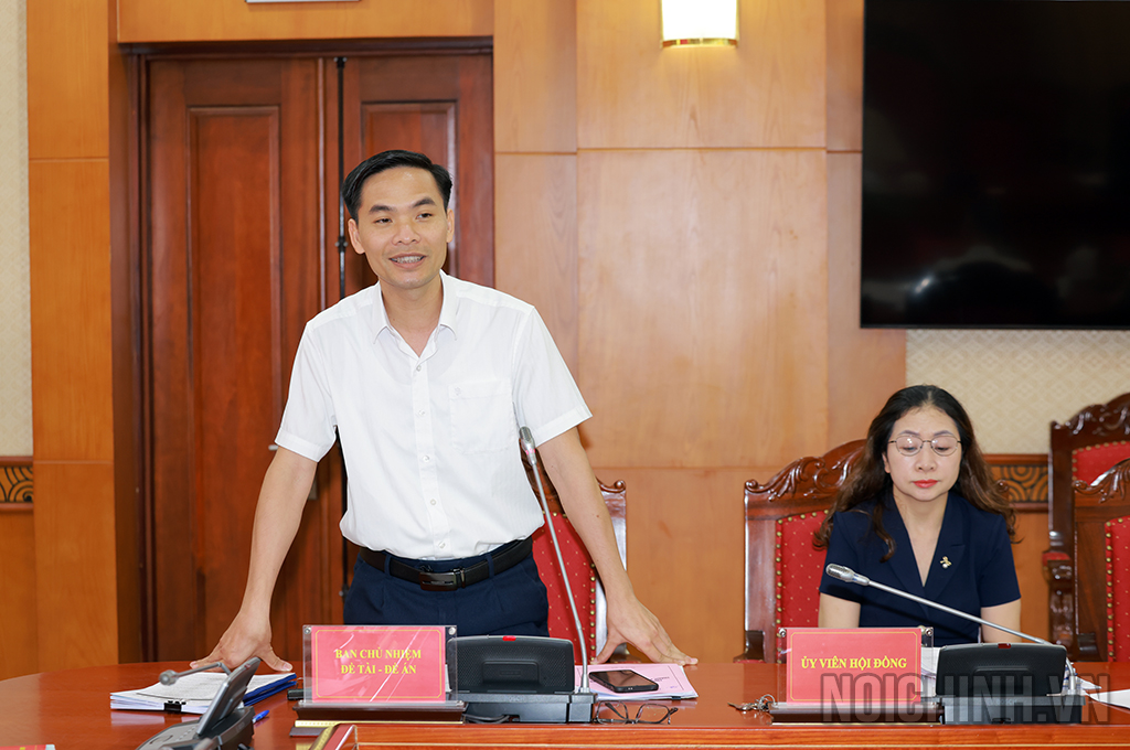 TS. Lê Văn Hạnh, Phó Vụ trưởng Vụ Nghiên cứu tổng hợp, Ban Nội chính Trung ương chủ nhiệm đề tài trình bày báo cáo tóm tắt kết quả nghiên cứu