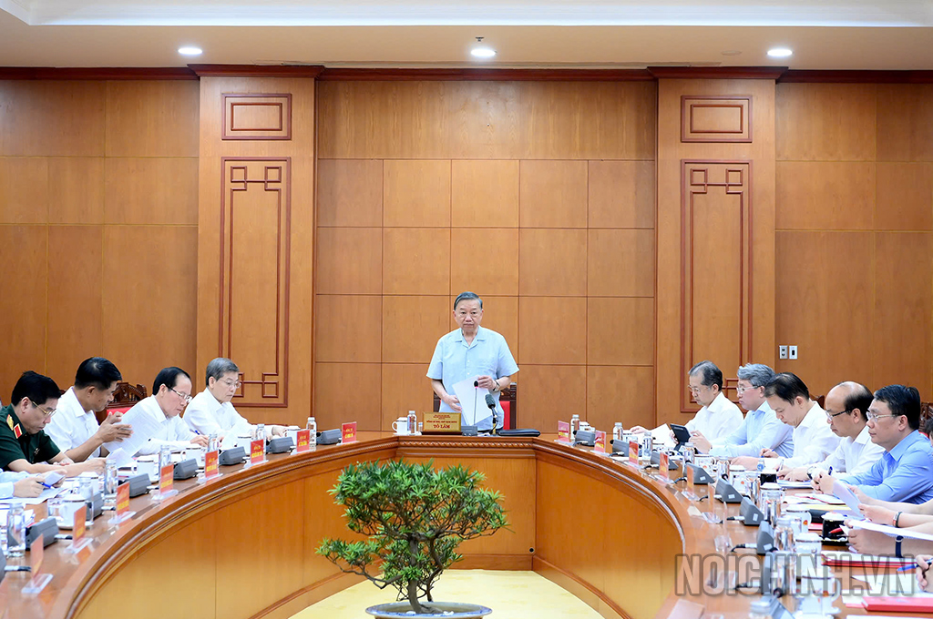 Quang cảnh buổi làm việc