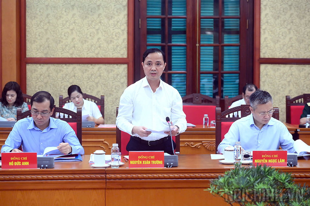 Đồng chí Nguyễn Xuân Trường, Phó Trưởng Ban Nội chính Trung ương trình bày Báo cáo