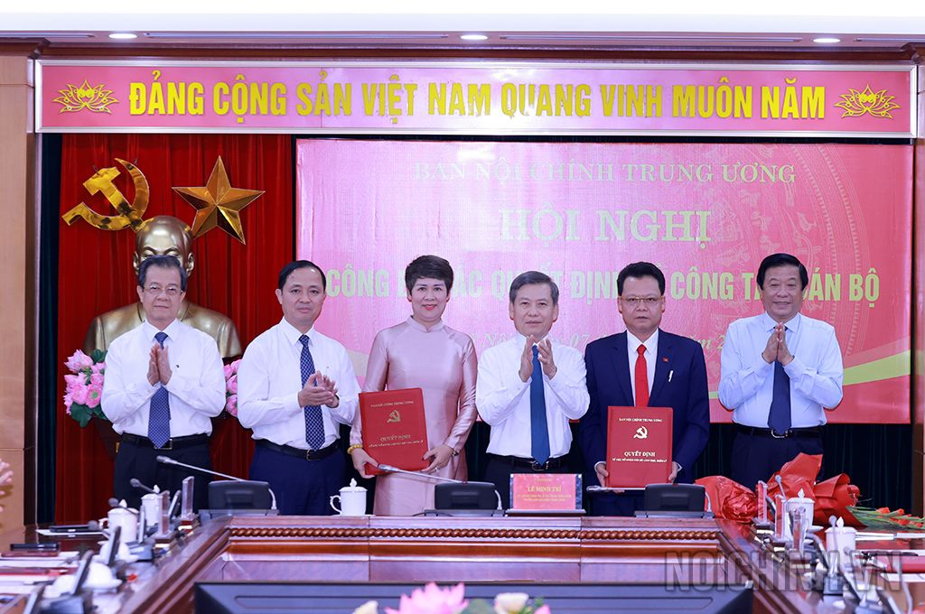 Lãnh đạo Ban Nội chính Trung ương chúc mừng các đồng chí được bổ nhiệm giữ chức Vụ trưởng