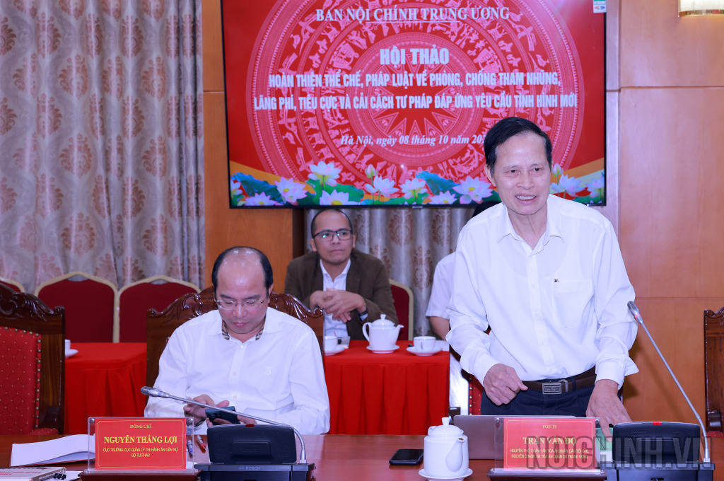 PGS. TS Trần Văn Độ, nguyên Phó Chánh an Tòa án nhân dân tối cao, nguyên Chánh án Tòa án Quân sự Trung ương phát biểu tại Hội thảo