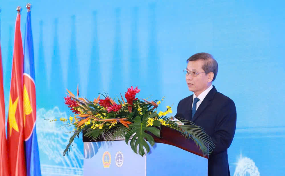 Đồng chí Lê Minh Trí, Ủy viên Bộ Chính trị, Bí thư Trung ương Đảng, Trưởng Ban Nội chính Trung ương phát biểu tại Diễn đàn