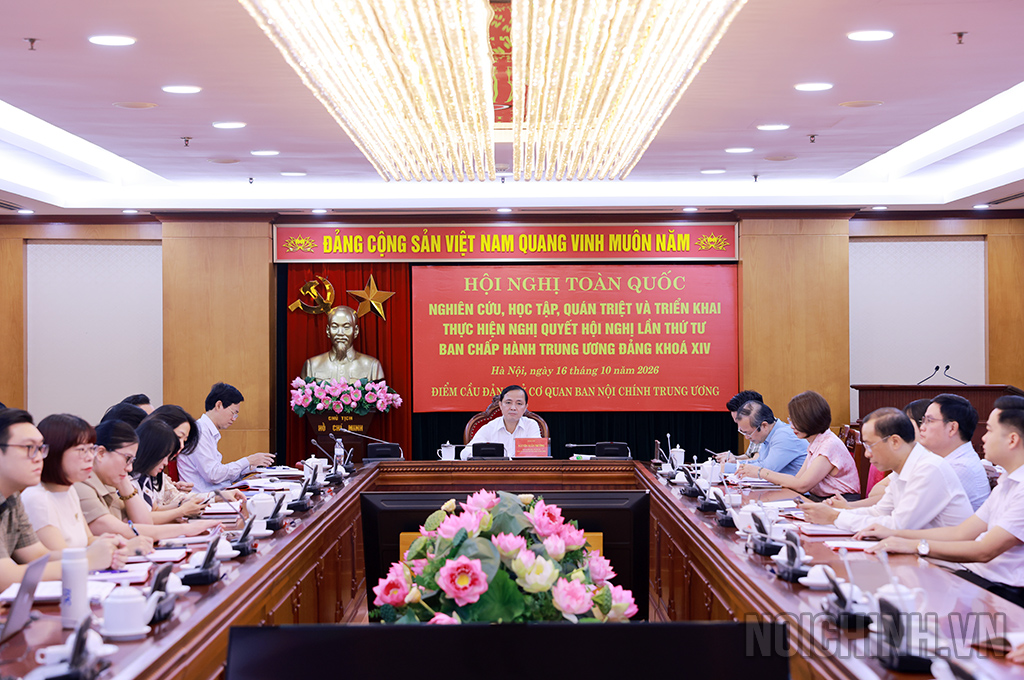 Đồng chí Nguyễn Xuân Trường, Phó Trưởng ban, Phó Bí thư Đảng ủy cơ quan Ban Nội chính Trung ương chủ trì tại điểm cầu Ban Nội chính Trung ương