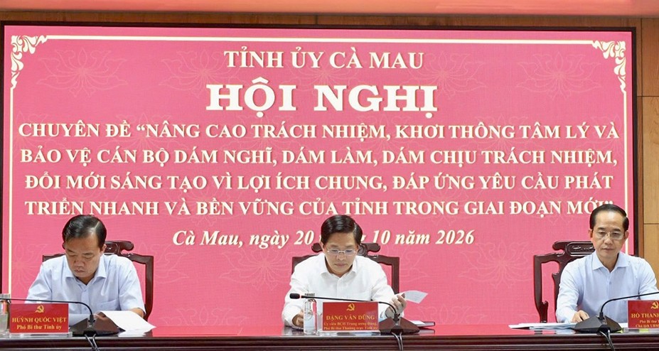 Các đồng chí Thường trực Tỉnh ủy Cà Mau chủ trì Hội nghị